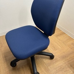 事務用椅子の画像