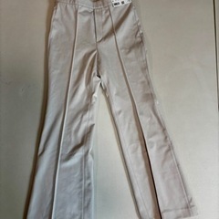 新品UNIQLO イージーフレアパンツ　Mサイズ