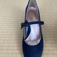 【値下げ】スウェードパンプス（23.5cm・紺色）の画像