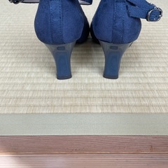 【値下げ】スウェードパンプス（23.5cm・紺色）の画像