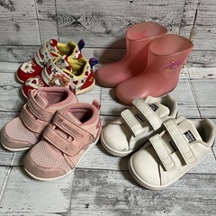 子供靴 new balance adidas キティちゃん スニ...