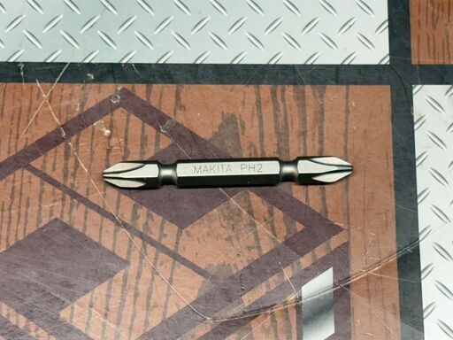 値下げしました！【中古】マキタ Makita TD173DGXFY 充電式インパクトドライバ 18V バッテリ×2・充電器付き