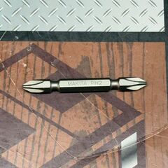 値下げしました！【中古】マキタ Makita TD173DGXFY 充電式インパクトドライバ 18V バッテリ×2・充電器付きの画像