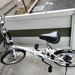 折り畳み自転車　パンクしないタイヤ　6段変速　20インチ　空気入...