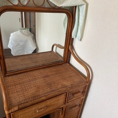 藤の鏡台の画像