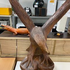 木彫りの鷹　No.1843　オブジェ　インテリア　【リサイクルショップどりーむ荒田店】の画像
