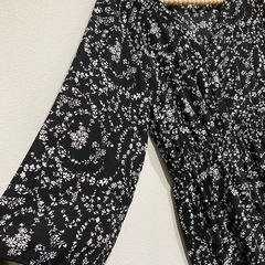 小花柄ワンピースの画像