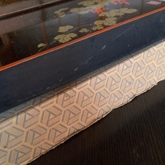 【中古品】漆器の長手盆　46cm ぶどう柄　ラメ塗　手付き　の画像