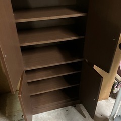 2段扉　棚　棚板移動可能　高さ約121cm 幅約60cm 奥行約34cmの画像