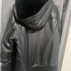 フェイクレザーフード付きジャケットの画像