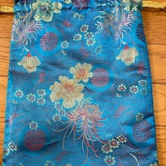 美品　値下げアンティローザ　チャイナ刺繍サテン巾着の画像