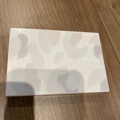 エトヴォス　アイシャドウパレット