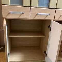 食器棚の画像
