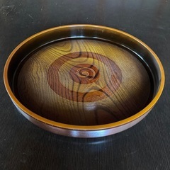 【中古品】渦巻き模様　漆器の丸盆30cm 木目　ブラウン