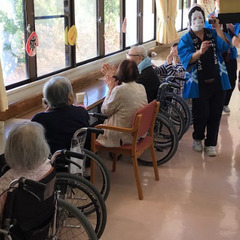 週1日〜OK！1日4時間～OK！Wワーク可能！あなたのペースで働ける介護スタッフの画像