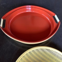 【新品未使用】ザル付き丸盆　高級美術漆器　35cm 朱塗り　手付きの画像