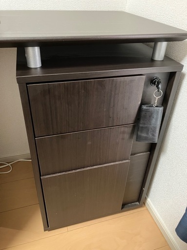 ワーキングデスク　鍵付きチェスト　引き渡し相手様決まりました
