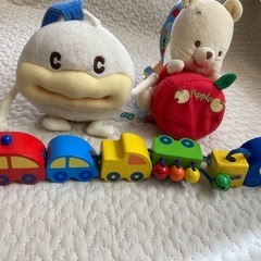 赤ちゃんが泣き止むカフカくんふしぎトーンと木の車連結の画像