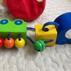 赤ちゃんが泣き止むカフカくんふしぎトーンと木の車連結の画像