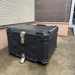 中華製のバイクのアルミトップケース　100Lの画像