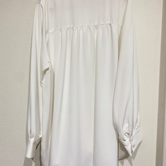 シンプルブラウスの画像