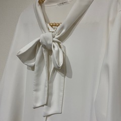 シンプルブラウスの画像