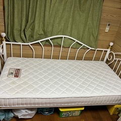 シングルベッド