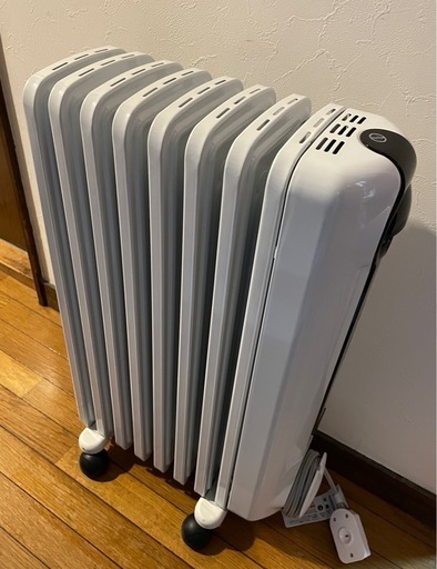 DeLonghi デジタル表示　オイルヒーター ホワイト