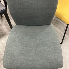 【kj074】人気中古 ニトリ ファブリック モダン スチール　グレー　食卓椅子　アームレスチェア　ダイニングチェア　検)一人暮らし　ファミリー　冷蔵庫　洗濯機　オフィス　事務　テーブル　ラック　収納　家具　ソファ　キッチンの画像