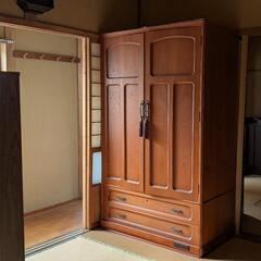 豪華な洋服箪笥