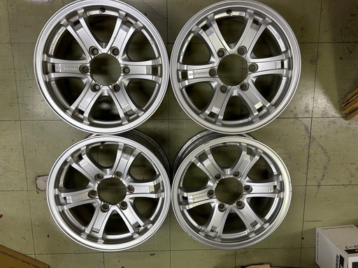 ハイエース　キャラバン　6穴