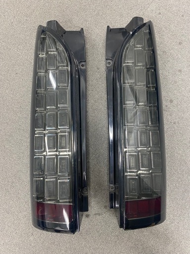 ハイエース　テールランプ