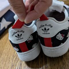 アディダス　キティちゃん柄19.5の画像