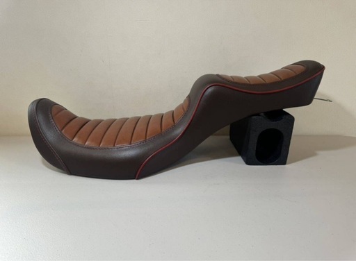 ハーレー K&H ツーリング ファミリー ダブルシート 白黒 ストリートグライド 2008- FLHX FLHT FLTR FLHR CVO FLH ツーリング ベアボーンズ ハーレー K&H ツーリング ファミリー ダブルシート 白黒 ストリート