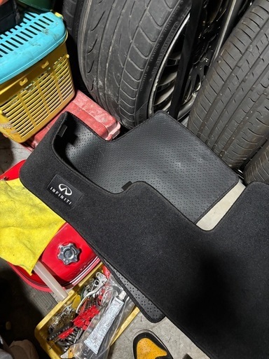 スカイラインクロスオーバー フロアマット