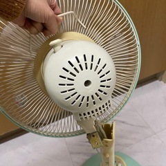 YUASA 扇風機 ミントグリーン　ジャンク品(首が折れ曲がる) ※動きますの画像