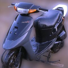 3255.走行01000km 新品級 原付バイク 軽い速い程度極上 スズキ タイヤ新車のまま タイヤとかベルトとかお金掛からない　手に持ってるだけで心が躍ります～♪の画像