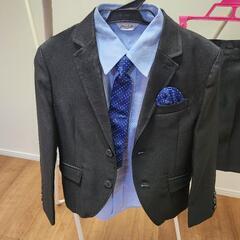 子どもスーツの画像