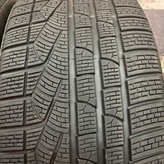 バリ溝 275／35R20 2本 PIRELLI SOTTOZERO WINTER240  ポルシェ ベンツ GLE Rクラス BMW カイエン ボルボ の画像