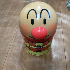 アンパンマン丸缶（お菓子が入っていた容器）