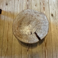 ヒノキ丸太切り株スツールの画像