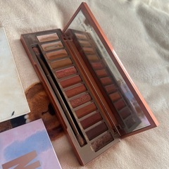 URBAN DECAY/ノーブランドアイシャドウ3点セットの画像