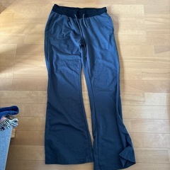 フレアパンツM