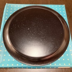 【新品未使用】レース模様の漆器丸盆　35cm レリーフ　木目調　和歌山漆器　美術漆器の画像