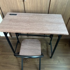 折りたたみデスクチェアセットの画像