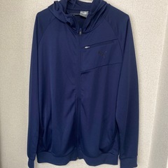 未使用品　薄手のプーマのパーカー