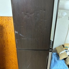 木目調の右開き冷蔵庫