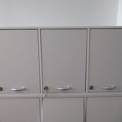 鍵付きカラーボックス（ホワイト　美品）の画像