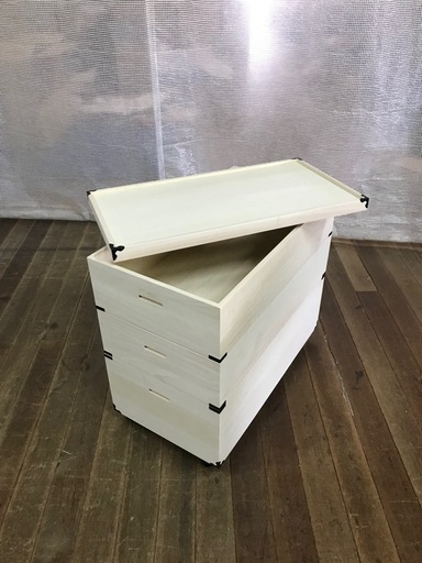 新品未使用品　この時期からオススメ　クローゼット収納　キャスター付き　湿気対策
