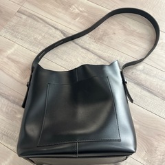 ショルダーバッグ：黒